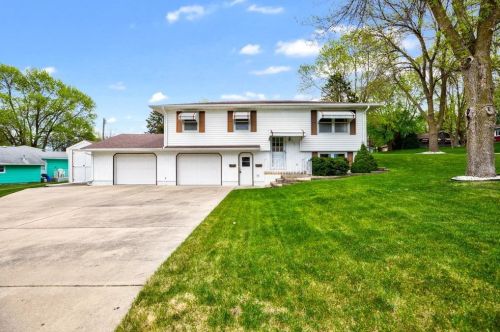 1057 Westwood Dr, Faribault, MN 55021-6655