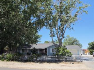 9564 Sierra Vista Rd, Phelan, CA 92371-8494