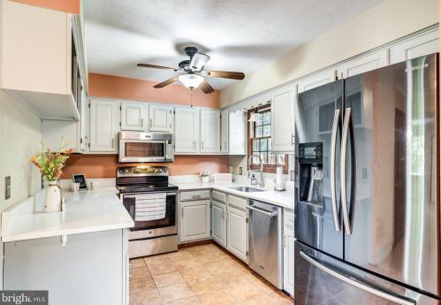 49 Pinewood Cir, Hanover PA 17331-9393 exterior