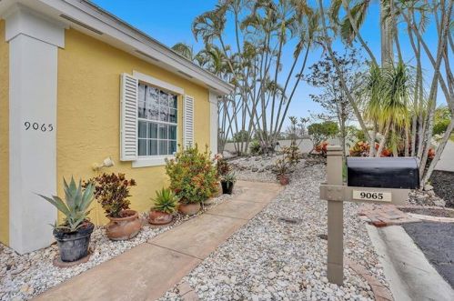 9065 Baybury Ln, West Palm Beach, FL 33411-1889