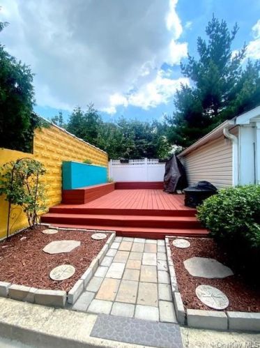 2824 Wellman Ave, Bronx NY  10461-5425 exterior