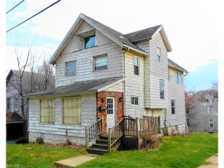 602 Sharon St, Akron, OH 44314-2456