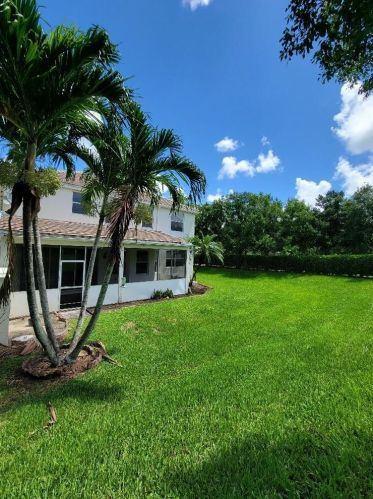 292 Kensington Way, West Palm Beach FL  33414-4316 exterior