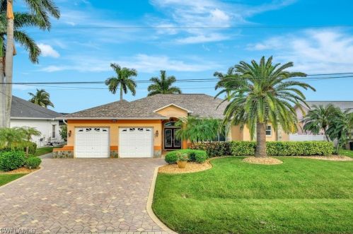 317 19th Pl, Cape Coral, FL 33909-2712