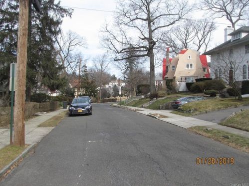 28 Magnolia Ave, Mount Vernon NY  10553-1210 exterior