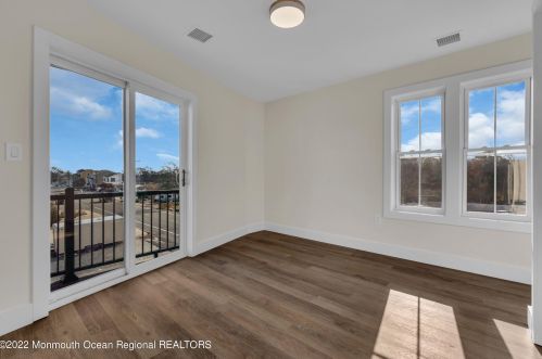 1217 Niihau Dr, Lacey NJ  08731-4702 exterior