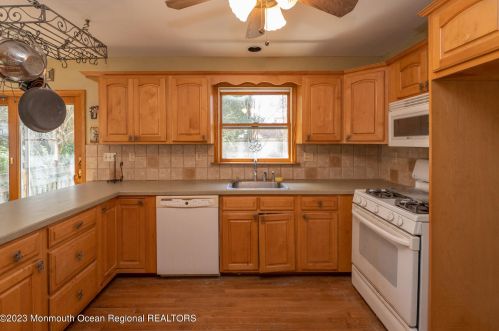 4 Fletcher Pl, Island Heights NJ  08732-7748 exterior