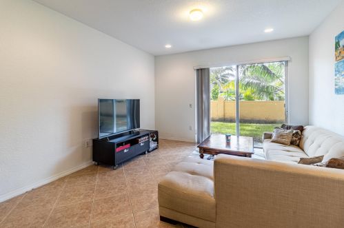 8902 19 St, Hollywood FL 33025-7613 exterior