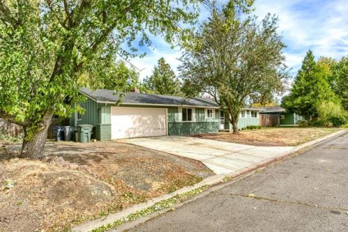 361 Tudor St, Ashland, OR 97520-1041