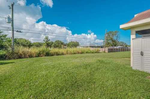 4801 Myrtle Dr, Fort Pierce FL  34982-3800 exterior