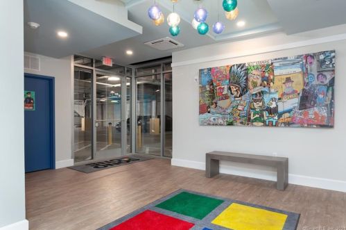 1 Bates Ct, Norwalk CT  06854-2901 exterior