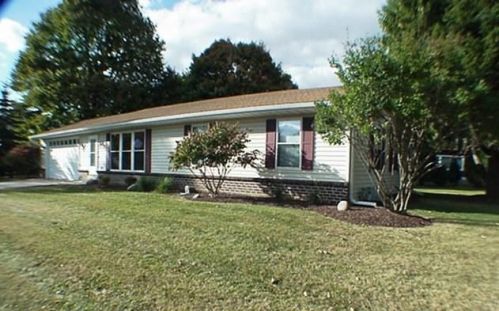 110 Winter Ln, Slinger, WI 53086-9663