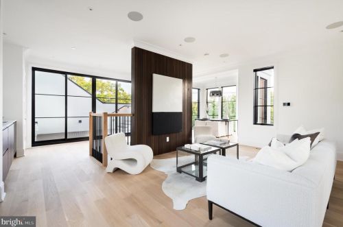 3302 Cleveland Ave, Washington DC 20008-3456 exterior