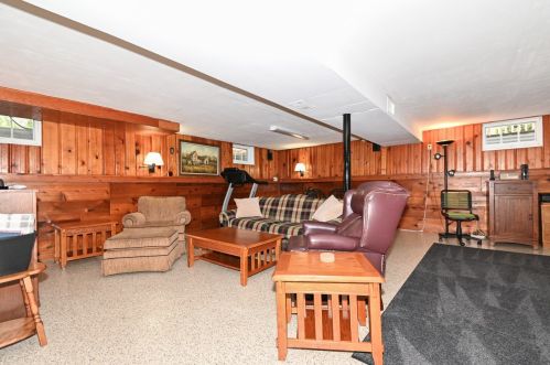 1524 El Rancho Dr, Thiensville WI  53092-5623 exterior