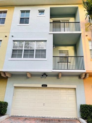 2434 San Pietro Cir, West Palm Beach, FL 33410-2970