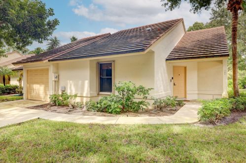 700 Bannock Ln, West Palm Beach, FL 33418-3781