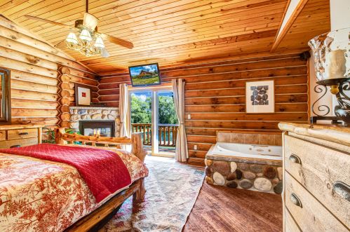 2717 Beaumont Ave, Waterford WI  53185-4933 exterior