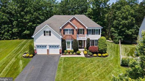 27 Buckingham Dr, Berlin Boro, NJ 08009-9689