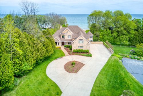 1489 Lakeshore Dr, Cleveland, WI 53015-1351