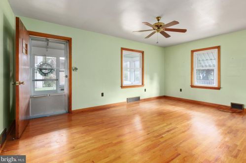 126 Funk St, Strasburg, VA 22657-2402