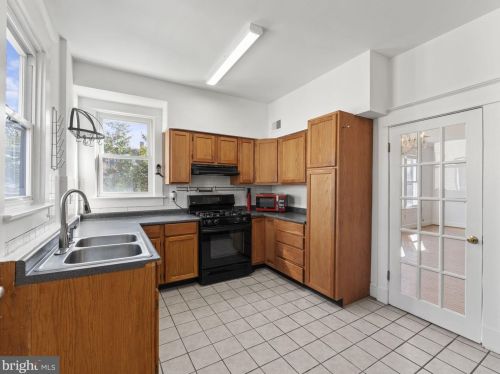 916 Capitol St, Washington DC 20003-1533 exterior