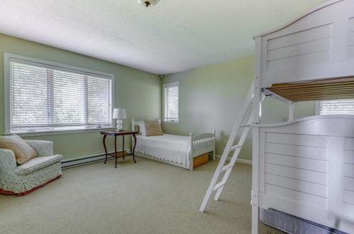 250 Ocean Rd, South Kingstown RI  02882-1346 exterior
