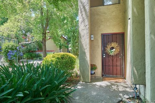 42 Redwood Ct, Santa Rosa, CA 95409-3149