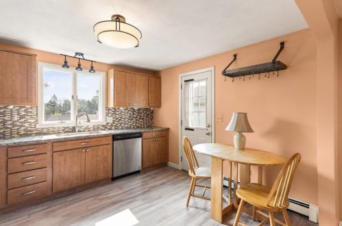 305 Minerva Ave, Cumberland RI  02864-7543 exterior