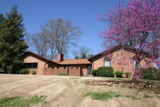 8721 Grospoint Dr, Knoxville, TN 37923-5519