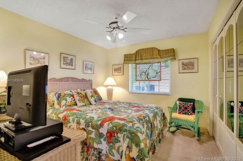 920 203rd Ave, Hollywood FL  33029-3439 exterior
