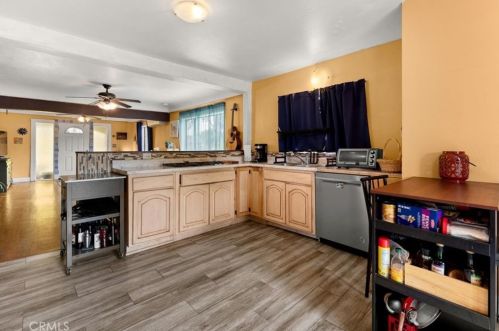 9548 Walnut St, Bellflower CA  90706-5720 exterior