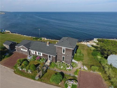 10 Calef Ave, South Kingstown RI  02882-6215 exterior