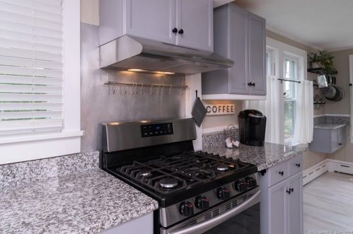 25 Losee Dr, Litchfield CT  06778-2507 exterior