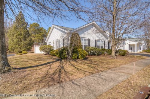 44 Silverside Rd, Lakewood, NJ 08701-7548