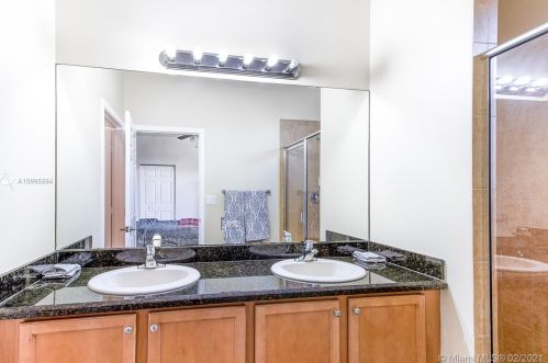 1121 147th Ter, Hollywood FL  33027-6182 exterior