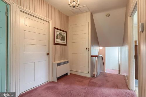 6411 Devonshire Hts Rd, Harrisburg PA 17111-4818 exterior