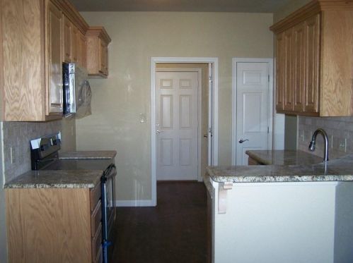 704 Bullock St, Denison TX  75021-6907 exterior