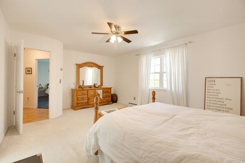 81 Drew Dr, Eastport NY  11941-1334 exterior