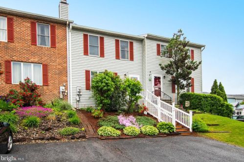 77 Persian Lilac Dr, Etters, PA 17319-9316