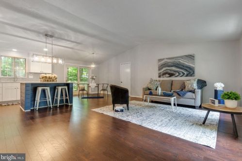 8467 Falling Leaf Rd, Springfield VA  22153-2503 exterior
