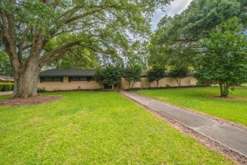 806 Tensas Dr, Opelousas, LA 70570-8221