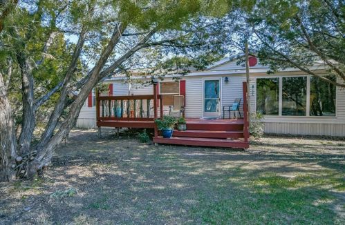 715 Neptune Dr, Granbury, TX 76049-1315