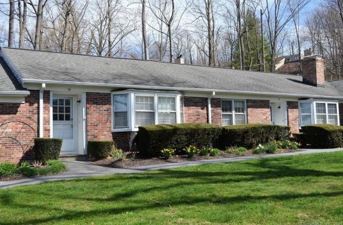 10 Douglas Dr, Brookfield Center CT  06804-3406 exterior