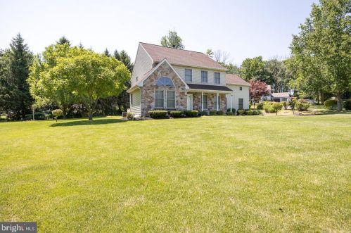 1 Apple Dr, Downingtown, PA 19335-1181