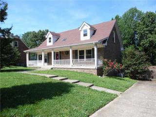 1028 Foxmoor Dr, Clarksville, TN 37042-5463