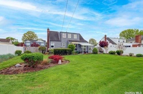 35 Walsh Ln, Westbury NY  11590-1029 exterior