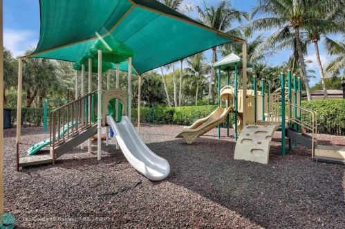 5098 168 Ave, Hollywood FL  33027-4913 exterior