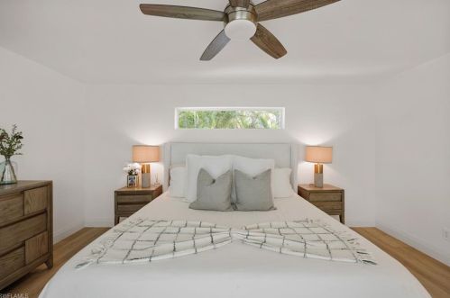 300 Country Clb Dr, Naples FL 34110-1144 exterior