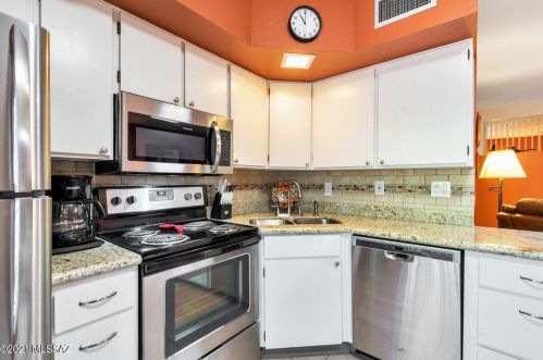 1071 Calle De Las Casitas, Green Valley, AZ 85614-1984