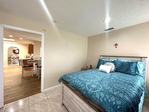 2062 Floresta Dr, Fort Pierce FL  34984-4706 exterior